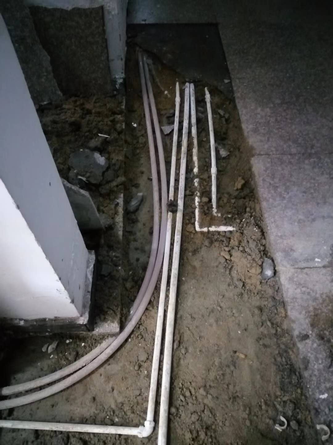 娄底漏水，切勿盲目乱刨乱砸