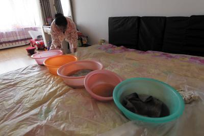 娄底楼上漏水，住户失联，小区没物管，业主维权难！律师来支招……